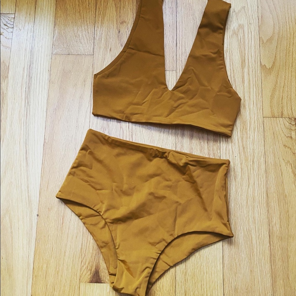 NWOT Gemini Mountain Swimwear Set (SM) in Honey